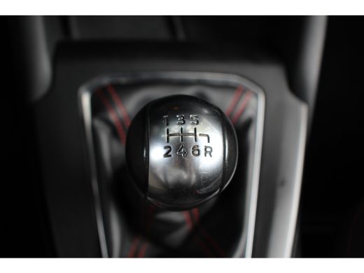 Ford Focus 1.0EB Hybrid ST Line X | NL AUTO! | DEALER OH! | WINTERPACK | AFN. TREKHAAK | CAMERA | EL. ACHTER... ActivLease financial lease