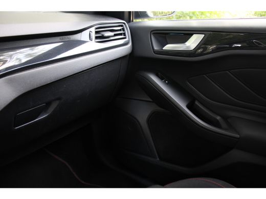 Ford Focus 1.0EB Hybrid ST Line X | NL AUTO! | DEALER OH! | WINTERPACK | AFN. TREKHAAK | CAMERA | EL. ACHTER... ActivLease financial lease