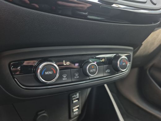 Opel Crossland X 1.2 Turbo 120 Jaar Edition Climate control | LED | Parkeersensoren | Full map navigatie | Carplay... ActivLease financial lease