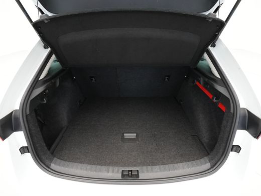 Skoda Scala 1.0 TSI 115pk First Edition clima trekhaak 17'lm parkeersensors stoelverwarming ActivLease financial lease
