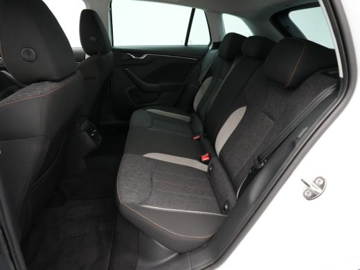 Skoda Scala 1.0 TSI 115pk First Edition clima trekhaak 17'lm parkeersensors stoelverwarming ActivLease financial lease