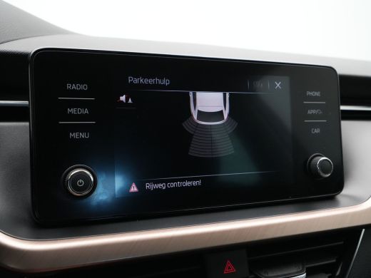 Skoda Scala 1.0 TSI 115pk First Edition clima trekhaak 17'lm parkeersensors stoelverwarming ActivLease financial lease
