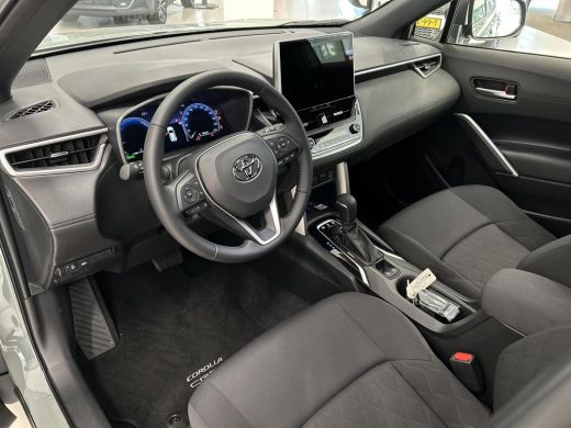 Toyota Corolla Cross Hybrid 200 Dynamic ActivLease financial lease