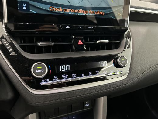 Toyota Corolla Cross Hybrid 200 Dynamic ActivLease financial lease