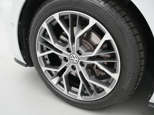 Volkswagen ID.3 Pure Oranje Edition 52 kWh Camera 19"velgen Privacy Glass navigatie Led 181 ActivLease financial lease