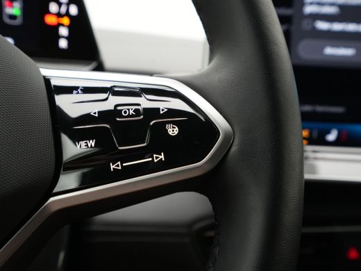 Volkswagen ID.3 Pure Oranje Edition 52 kWh Camera 19"velgen Privacy Glass navigatie Led 181 ActivLease financial lease