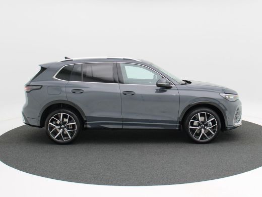 Volkswagen Tiguan 1.5 eHybrid 272 Pk Automaat R-Line Edition | Panorama Dak | Trekhaak | Massage Stoelen | Camera |... ActivLease financial lease