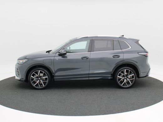 Volkswagen Tiguan 1.5 eHybrid 272 Pk Automaat R-Line Edition | Panorama Dak | Trekhaak | Massage Stoelen | Camera |... ActivLease financial lease