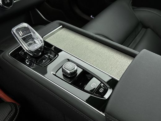 Volvo  XC90 T8 AWD Plug-in Ultra Dark NEW MODEL | Trekhaak | Nappa Leder | Luchtvering | Stoelventilatie - ve... ActivLease financial lease