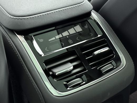 Volvo  XC90 T8 AWD Plug-in Ultra Dark NEW MODEL | Trekhaak | Nappa Leder | Luchtvering | Stoelventilatie - ve... ActivLease financial lease
