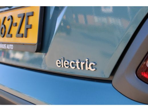 Hyundai Kona EV Premium 64 kWh | Elektrisch verstelbare bestuurdersstoel | Stoel ventilatie voor | Warmtepomp ActivLease financial lease