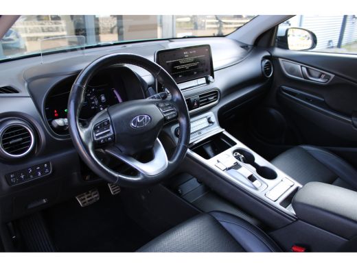 Hyundai Kona EV Premium 64 kWh | Elektrisch verstelbare bestuurdersstoel | Stoel ventilatie voor | Warmtepomp ActivLease financial lease