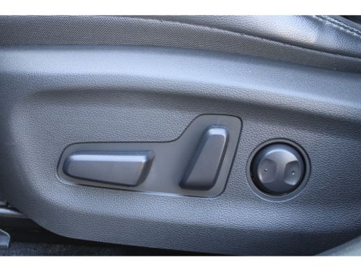 Hyundai Kona EV Premium 64 kWh | Elektrisch verstelbare bestuurdersstoel | Stoel ventilatie voor | Warmtepomp ActivLease financial lease