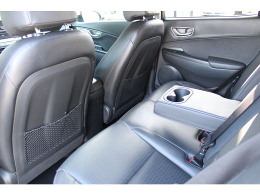 Hyundai Kona EV Premium 64 kWh | Elektrisch verstelbare bestuurdersstoel | Stoel ventilatie voor | Warmtepomp ActivLease financial lease