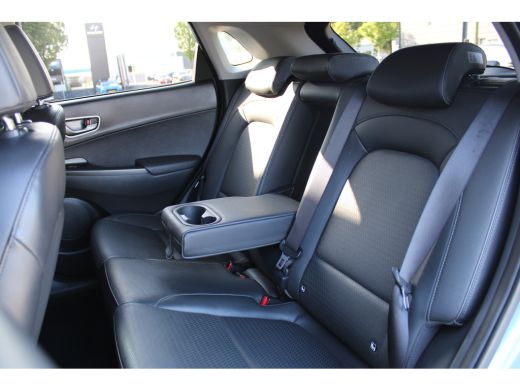 Hyundai Kona EV Premium 64 kWh | Elektrisch verstelbare bestuurdersstoel | Stoel ventilatie voor | Warmtepomp ActivLease financial lease