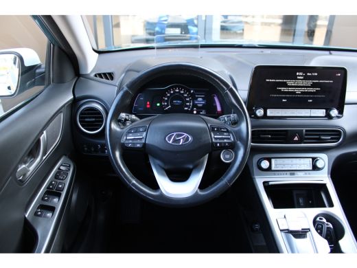 Hyundai Kona EV Premium 64 kWh | Elektrisch verstelbare bestuurdersstoel | Stoel ventilatie voor | Warmtepomp ActivLease financial lease