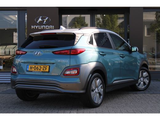 Hyundai Kona EV Premium 64 kWh | Elektrisch verstelbare bestuurdersstoel | Stoel ventilatie voor | Warmtepomp ActivLease financial lease