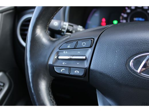 Hyundai Kona EV Premium 64 kWh | Elektrisch verstelbare bestuurdersstoel | Stoel ventilatie voor | Warmtepomp ActivLease financial lease