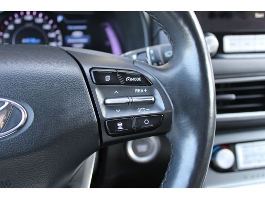 Hyundai Kona EV Premium 64 kWh | Elektrisch verstelbare bestuurdersstoel | Stoel ventilatie voor | Warmtepomp ActivLease financial lease