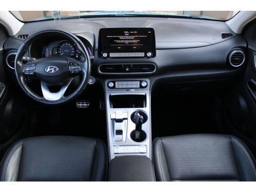 Hyundai Kona EV Premium 64 kWh | Elektrisch verstelbare bestuurdersstoel | Stoel ventilatie voor | Warmtepomp ActivLease financial lease