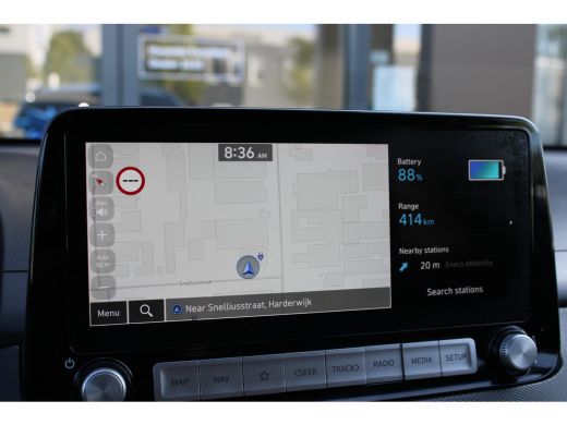 Hyundai Kona EV Premium 64 kWh | Elektrisch verstelbare bestuurdersstoel | Stoel ventilatie voor | Warmtepomp ActivLease financial lease
