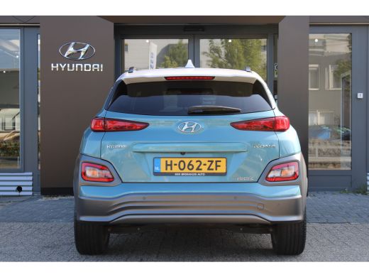 Hyundai Kona EV Premium 64 kWh | Elektrisch verstelbare bestuurdersstoel | Stoel ventilatie voor | Warmtepomp ActivLease financial lease