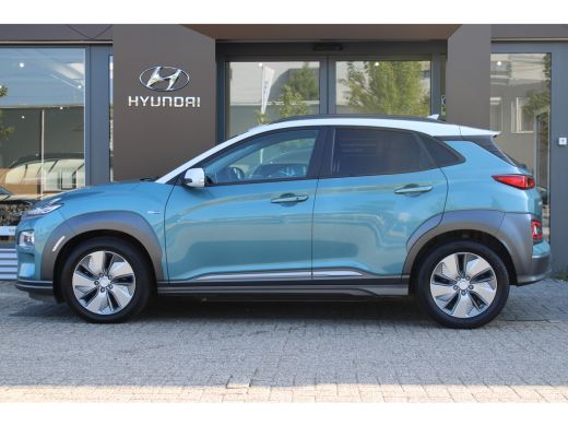 Hyundai Kona EV Premium 64 kWh | Elektrisch verstelbare bestuurdersstoel | Stoel ventilatie voor | Warmtepomp ActivLease financial lease