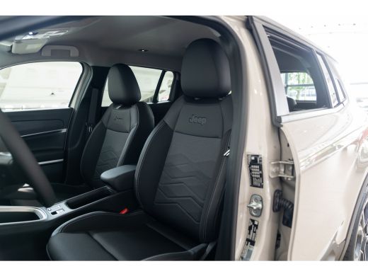 Jeep Avenger Summit 54 kWh | Infotainment Pakket | Winterpakket | Warmtepomp | Camera | Navigatie | 18 Inch Li... ActivLease financial lease