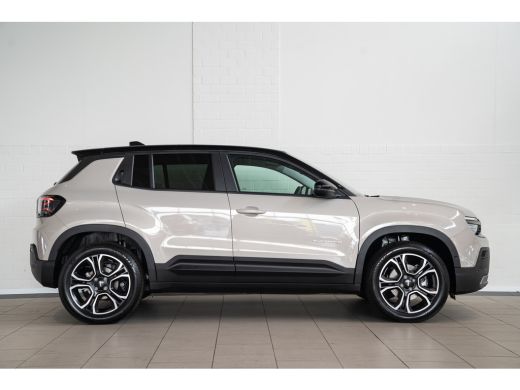 Jeep Avenger Summit 54 kWh | Infotainment Pakket | Winterpakket | Warmtepomp | Camera | Navigatie | 18 Inch Li... ActivLease financial lease