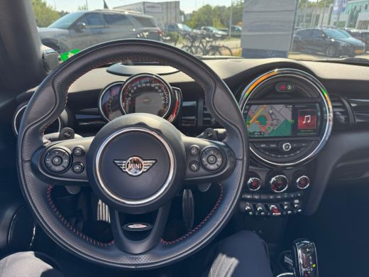 Mini Cooper Cabrio 2.0 231PK John Cooper Works Chili | ALLE Opties | H&K audio | Head-Up | 100% Dealer Onderhouden! ... ActivLease financial lease