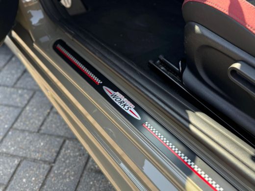 Mini Cooper Cabrio 2.0 231PK John Cooper Works Chili | ALLE Opties | H&K audio | Head-Up | 100% Dealer Onderhouden! ... ActivLease financial lease