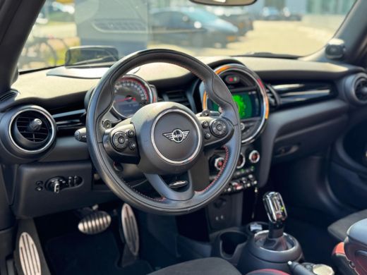 Mini Cooper Cabrio 2.0 231PK John Cooper Works Chili | ALLE Opties | H&K audio | Head-Up | 100% Dealer Onderhouden! ... ActivLease financial lease