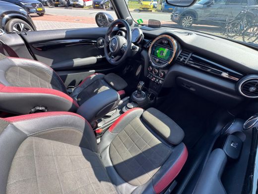 Mini Cooper Cabrio 2.0 231PK John Cooper Works Chili | ALLE Opties | H&K audio | Head-Up | 100% Dealer Onderhouden! ... ActivLease financial lease