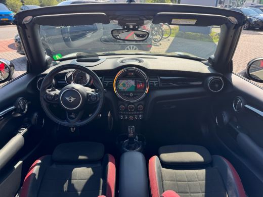 Mini Cooper Cabrio 2.0 231PK John Cooper Works Chili | ALLE Opties | H&K audio | Head-Up | 100% Dealer Onderhouden! ... ActivLease financial lease