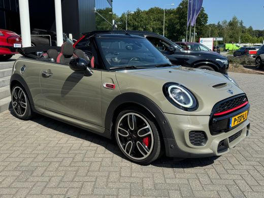 Mini Cooper Cabrio 2.0 231PK John Cooper Works Chili | ALLE Opties | H&K audio | Head-Up | 100% Dealer Onderhouden! ... ActivLease financial lease