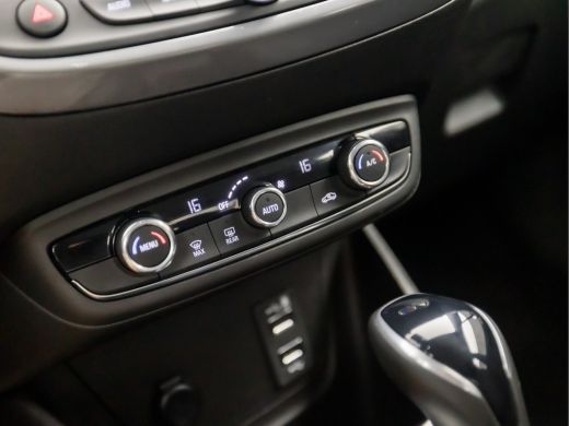 Opel Crossland 1.2 Turbo Elegance Sport Automaat (APPLE CARPLAY, GROOT NAVI, CLIMATE, 360 CAMERA, LEDER, SPORTST... ActivLease financial lease