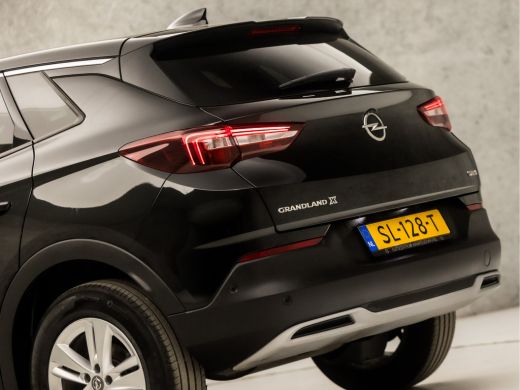 Opel Grandland X 1.2 Turbo Executive Sport (APPLE CARPLAY, GROOT NAVI, STUUR/STOELVERWARMING, LEDER, SPORTSTOELEN,... ActivLease financial lease