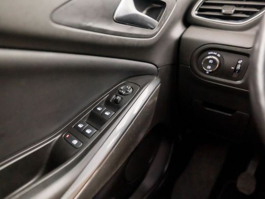 Opel Grandland X 1.2 Turbo Executive Sport (APPLE CARPLAY, GROOT NAVI, STUUR/STOELVERWARMING, LEDER, SPORTSTOELEN,... ActivLease financial lease