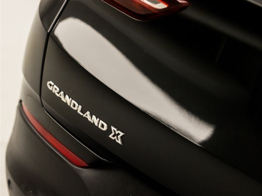 Opel Grandland X 1.2 Turbo Executive Sport (APPLE CARPLAY, GROOT NAVI, STUUR/STOELVERWARMING, LEDER, SPORTSTOELEN,... ActivLease financial lease