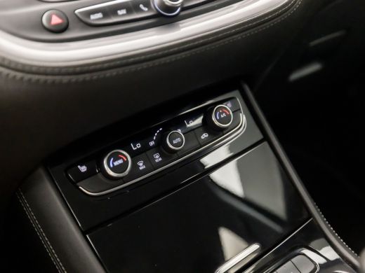 Opel Grandland X 1.2 Turbo Executive Sport (APPLE CARPLAY, GROOT NAVI, STUUR/STOELVERWARMING, LEDER, SPORTSTOELEN,... ActivLease financial lease
