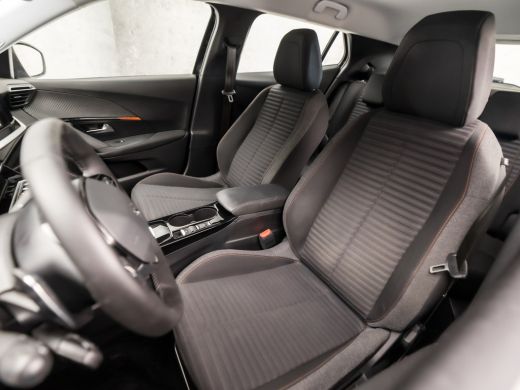 Peugeot 2008 1.2 PureTech Sport Automaat (APPLE CARPLAY, GROOT NAVI, GETINT GLAS, SPORTSTOELEN, PARKEERSENSORE... ActivLease financial lease