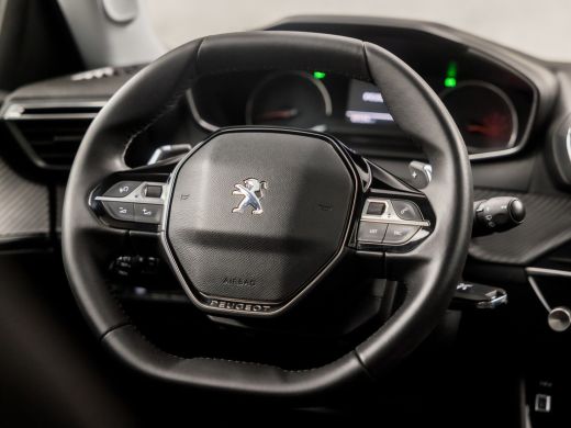 Peugeot 2008 1.2 PureTech Sport Automaat (APPLE CARPLAY, GROOT NAVI, GETINT GLAS, SPORTSTOELEN, PARKEERSENSORE... ActivLease financial lease