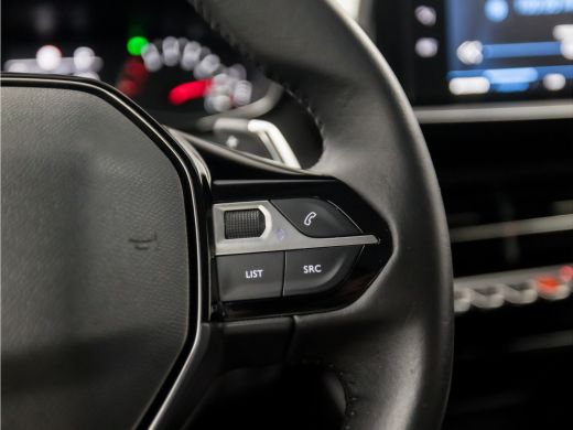Peugeot 2008 1.2 PureTech Sport Automaat (APPLE CARPLAY, GROOT NAVI, GETINT GLAS, SPORTSTOELEN, PARKEERSENSORE... ActivLease financial lease
