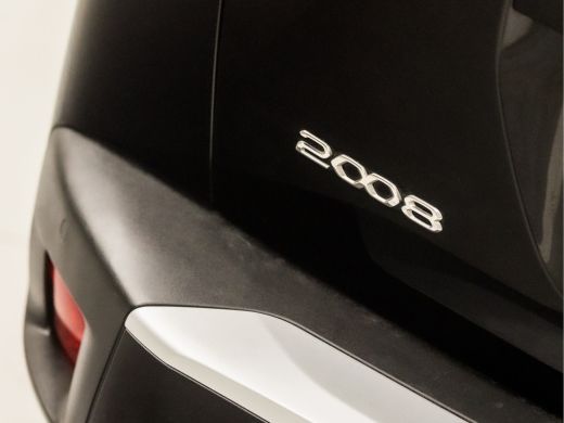 Peugeot 2008 1.2 PureTech Sport Automaat (APPLE CARPLAY, GROOT NAVI, GETINT GLAS, SPORTSTOELEN, PARKEERSENSORE... ActivLease financial lease