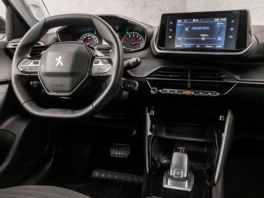 Peugeot 2008 1.2 PureTech Sport Automaat (APPLE CARPLAY, GROOT NAVI, GETINT GLAS, SPORTSTOELEN, PARKEERSENSORE... ActivLease financial lease