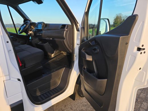 Renault Master T35 2.3 dCi LowLiner - 146 Pk - Euro 6 - Navi - Airco - Cruise Control - Bakwagen - Paardenwagen ... ActivLease financial lease