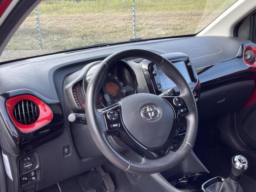 Toyota Aygo 1.0 VVT-i x-clusiv **KEYLESS/ APPLE CARPLAY/ CLIMATE CONTROL** ActivLease financial lease