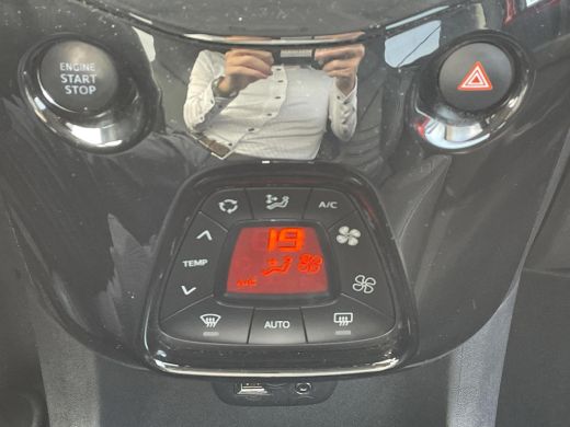 Toyota Aygo 1.0 VVT-i x-clusiv **KEYLESS/ APPLE CARPLAY/ CLIMATE CONTROL** ActivLease financial lease