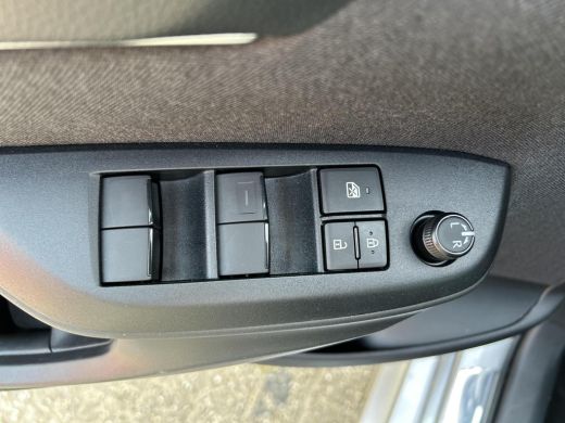 Toyota Yaris 1.5 Hybrid 115 First Edition ActivLease financial lease