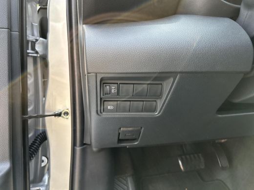 Toyota Yaris 1.5 Hybrid 115 First Edition ActivLease financial lease